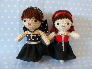 Of course, while amigurumi figures are mostly knitted and crocheted, sometimes the clothes aren't as in this case. Still, they're both pretty cute and rather dressy.