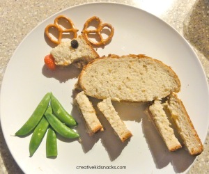 Now this is quite clever with the strawberry nose, the pretzel ears, and the pea pod evergreen tree. Yet, I don't think kids should take this kind of lunch to school. Might ruin the effect.