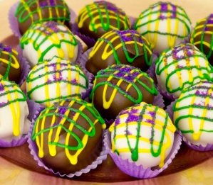 I also like how they have green and yellow drizzle as well as have purple wrappers on them. Still, I hope these have chocolate filling in them or I won't be happy.