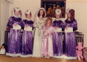 So glad I didn't live in the 1950s. Sure I may love purple but the bridesmaids' outfits seem too grannyish and Christmasy for some reason. The dresses would've been more appropriate for caroling.