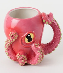 Now I'm sure any maritime fan would want this in their collection. Wonder if it will freak out anyone or stand out like a sore thumb among some of the better looking maritime mugs. Kind of like the pink flamingo of maritime mugs.