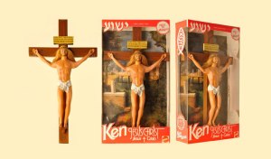 Uh, somehow seeing Jesus Ken smiling during his crucifixion kind of offense me. For God's sake, Mattel, at least show the guy suffering under immense pain! His last words (among them) were, 