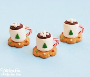 These come with a marshmallow cup and a cookie coaster. Love the candy cane handle and marshmallows on top.